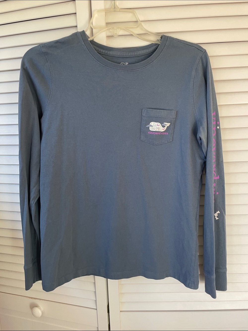 Vineyard Vines Halloween Long-Sleeve Pocket Tee in Slate Blue with Pink Logo